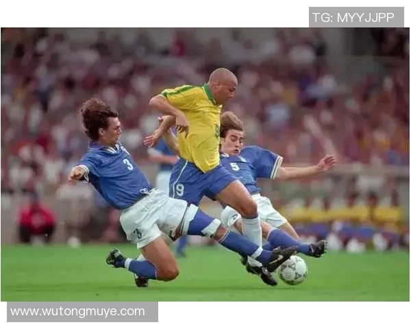 全球足球明星风采大赏及精彩瞬间回顾