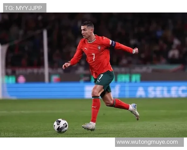 C罗足球明星高清图片展现传奇球员的风采与激情瞬间