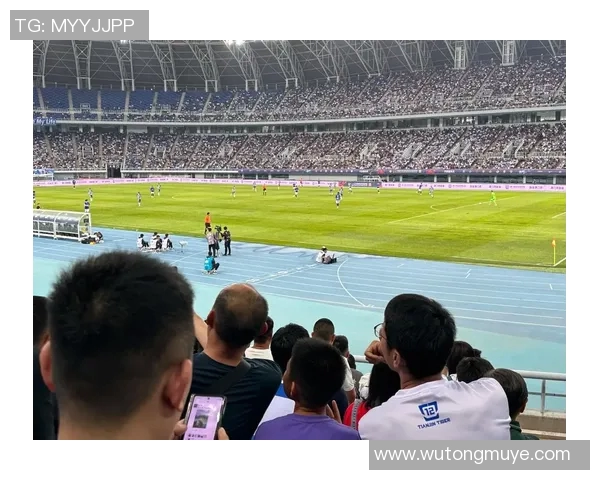 足球明星在抖音上的生活瞬间与精彩时刻分享引发粉丝热议